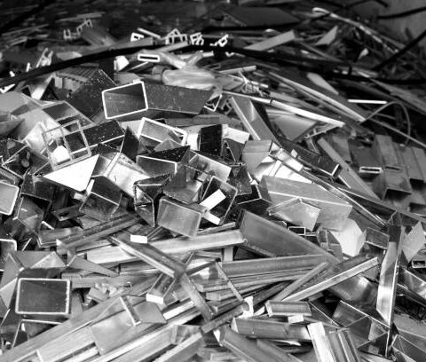 Jak bezpiecznie sprzedać złom metali kolorowych: wskazówki i porady