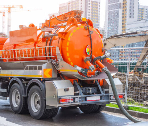 Szybka reakcja w nagłych wypadkach – kiedy wezwać pogotowie hydrauliczne?